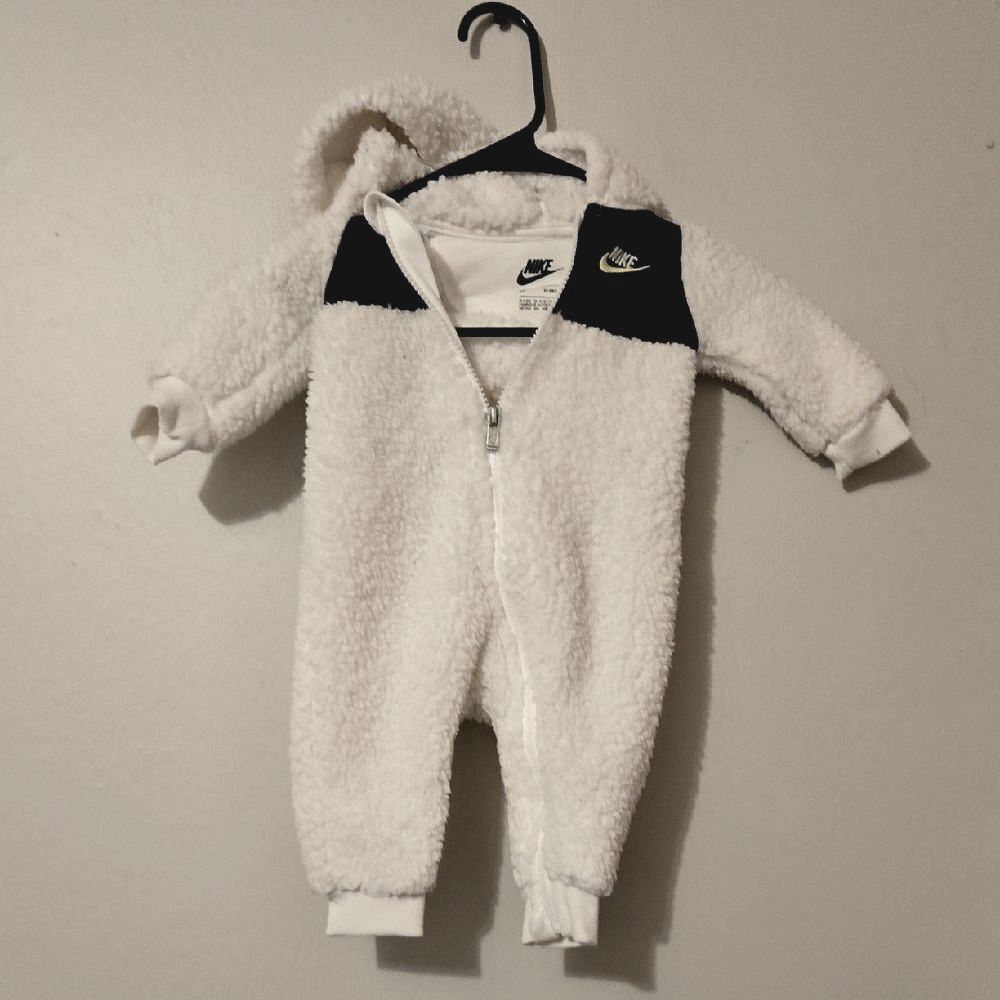 Nike Baby Fleece Snowsuit – Cream & Black Zip Up One Piece Winter warm 6M